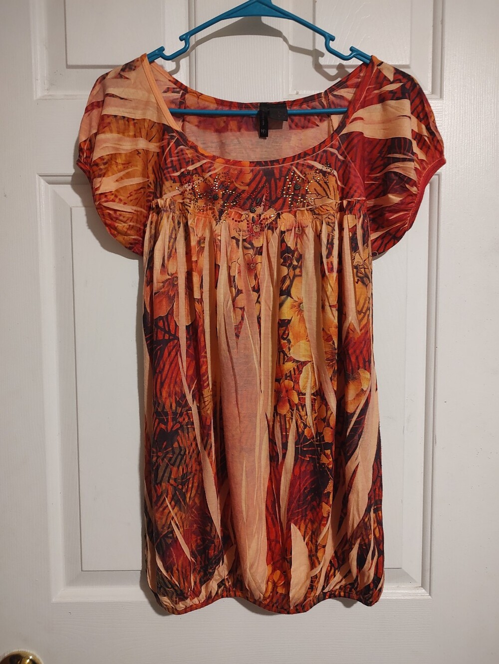 new directions Floral Scoop-Neck Short Sleeve Top in Rust and Cream